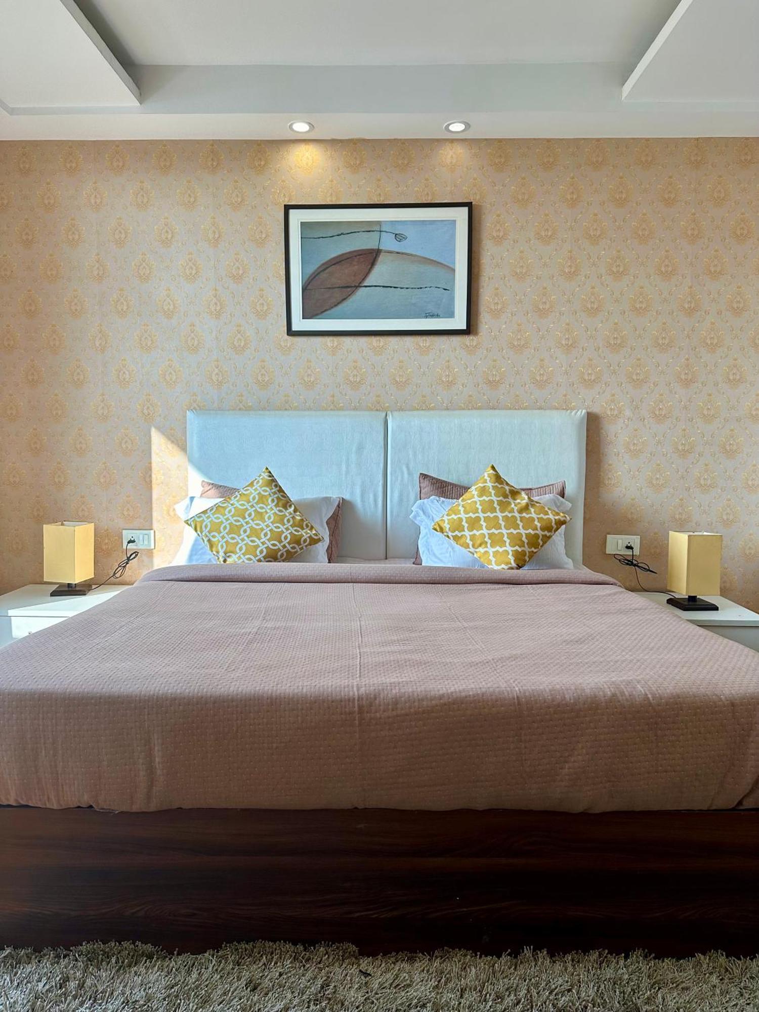 Flamingo Hotel Sector 67 I Studio Rooms I Gurgaon Bagian luar foto
